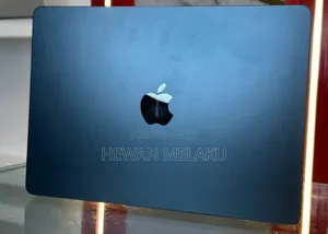 New Laptop Apple MacBook Air 2024 M3 13-inch 16GB Apple M3 SSD 512GB