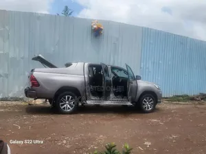 Toyota Hilux Revo Double Cab Deisel 2.4 AWD 2019 Gray