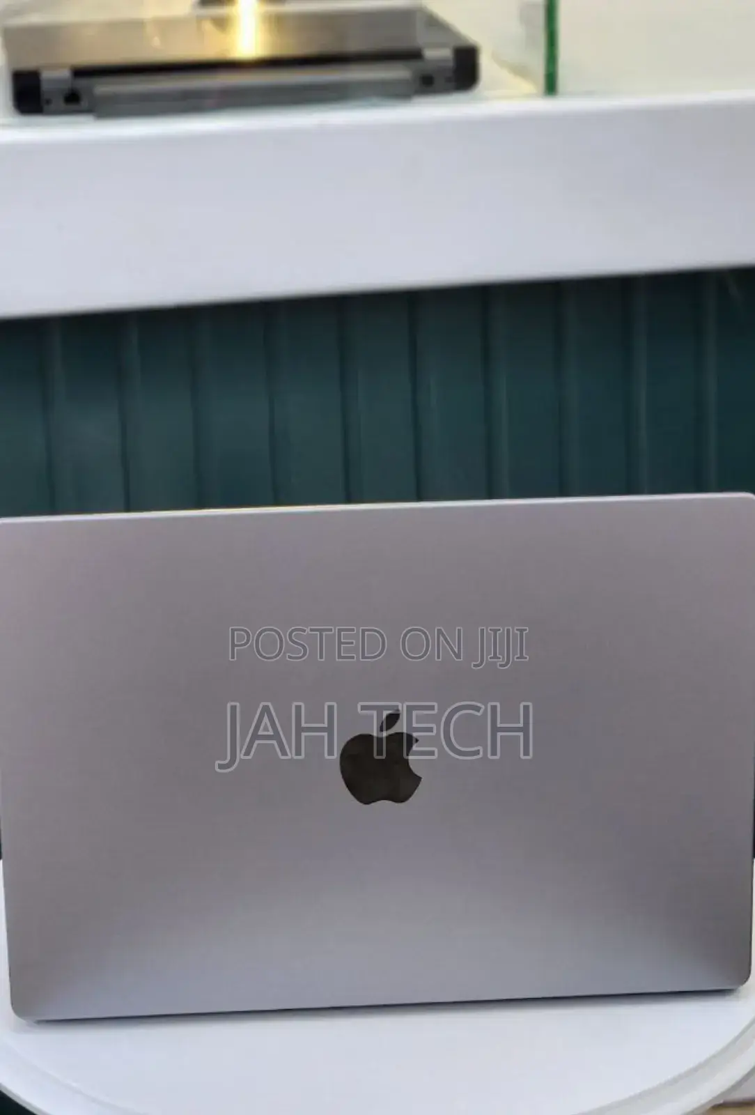 New Laptop Apple MacBook Pro M1 16GB Apple M1 Pro SSD 1T