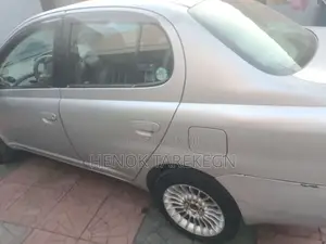 Toyota Platz 2002 Silver