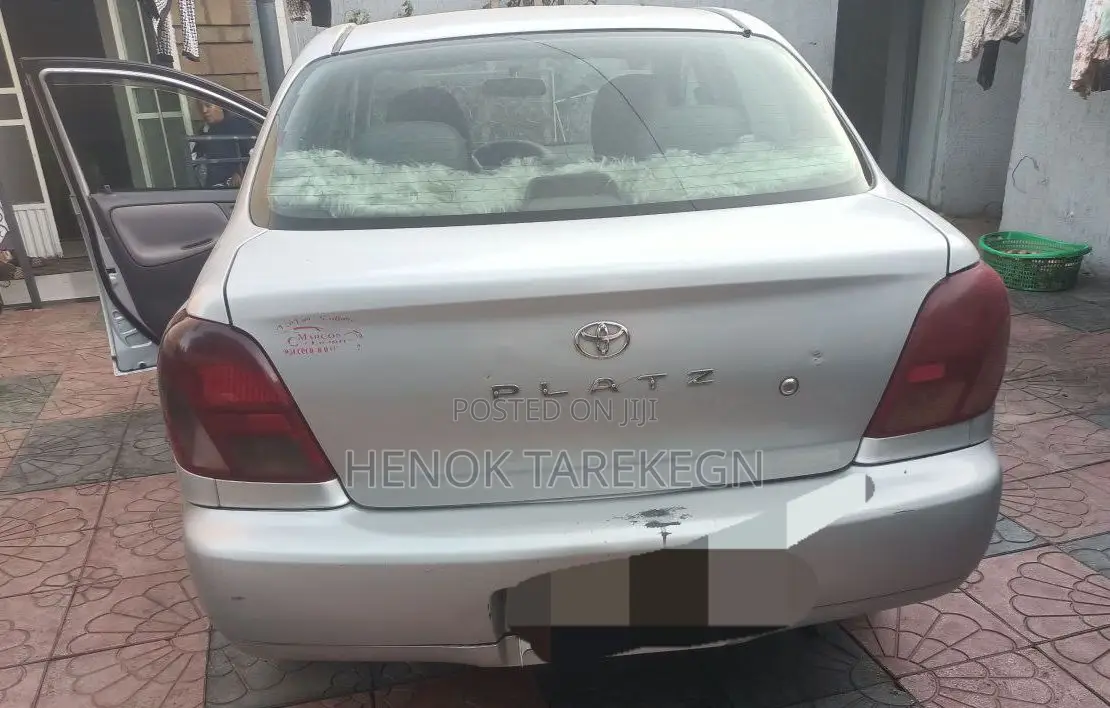 Toyota Platz 2002 Silver