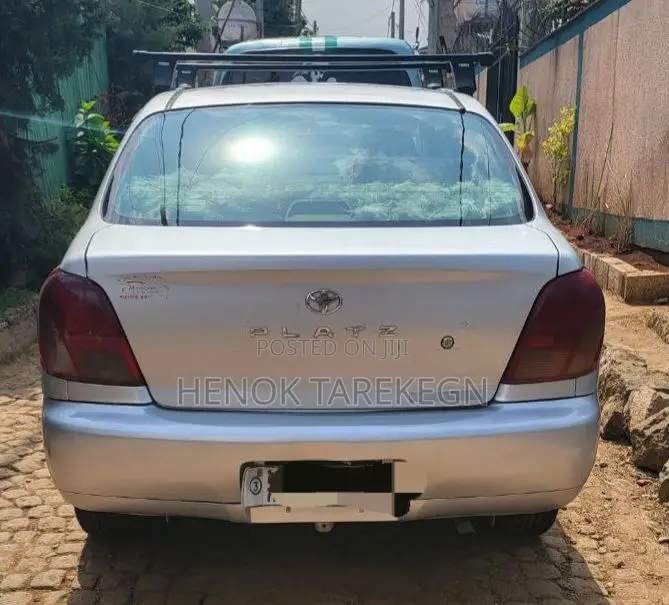 Toyota Platz 2002 Silver