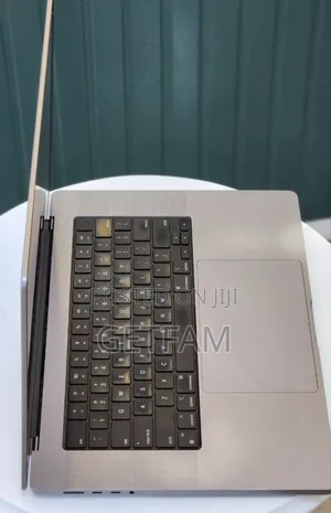 New Laptop Apple MacBook Pro 2021 M1 16GB Apple M1 SSD 16 GB