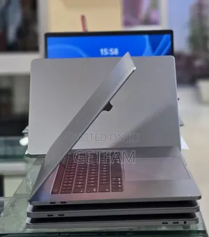 New Laptop Apple MacBook Pro 2017 16GB Intel Core i7 SSD 512GB