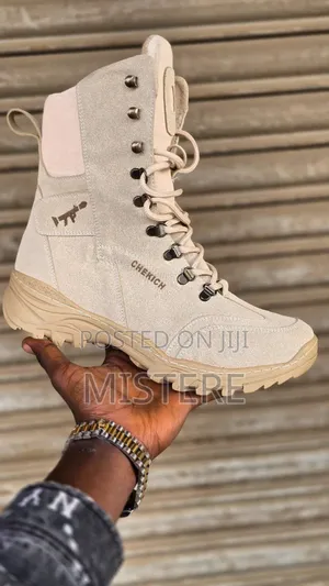Men Shos Chekich Armour
