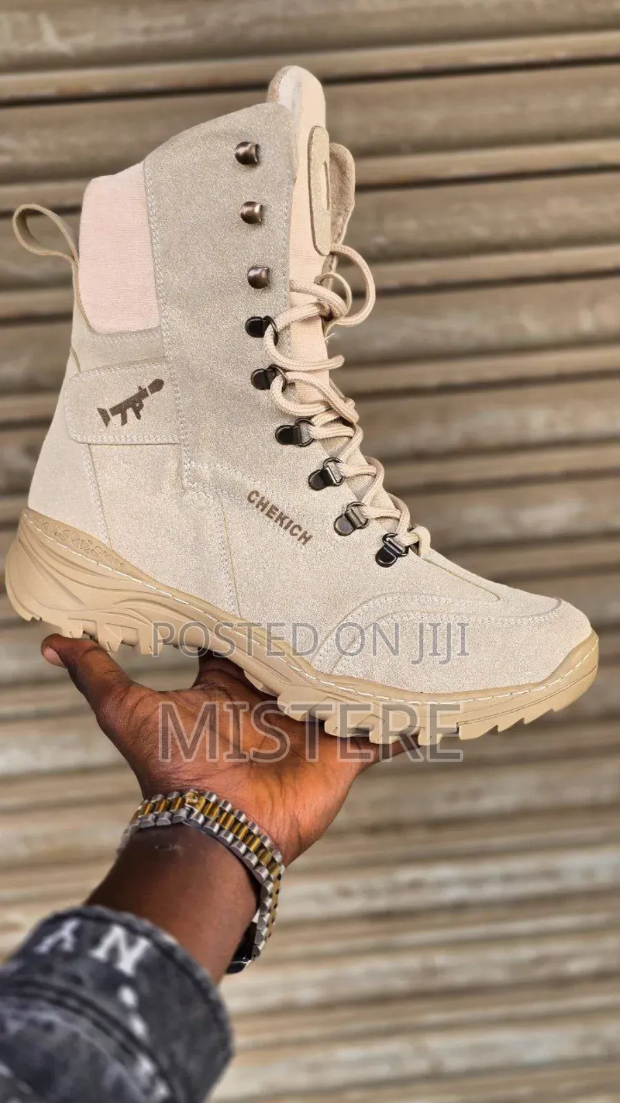 Men Shos Chekich Armour