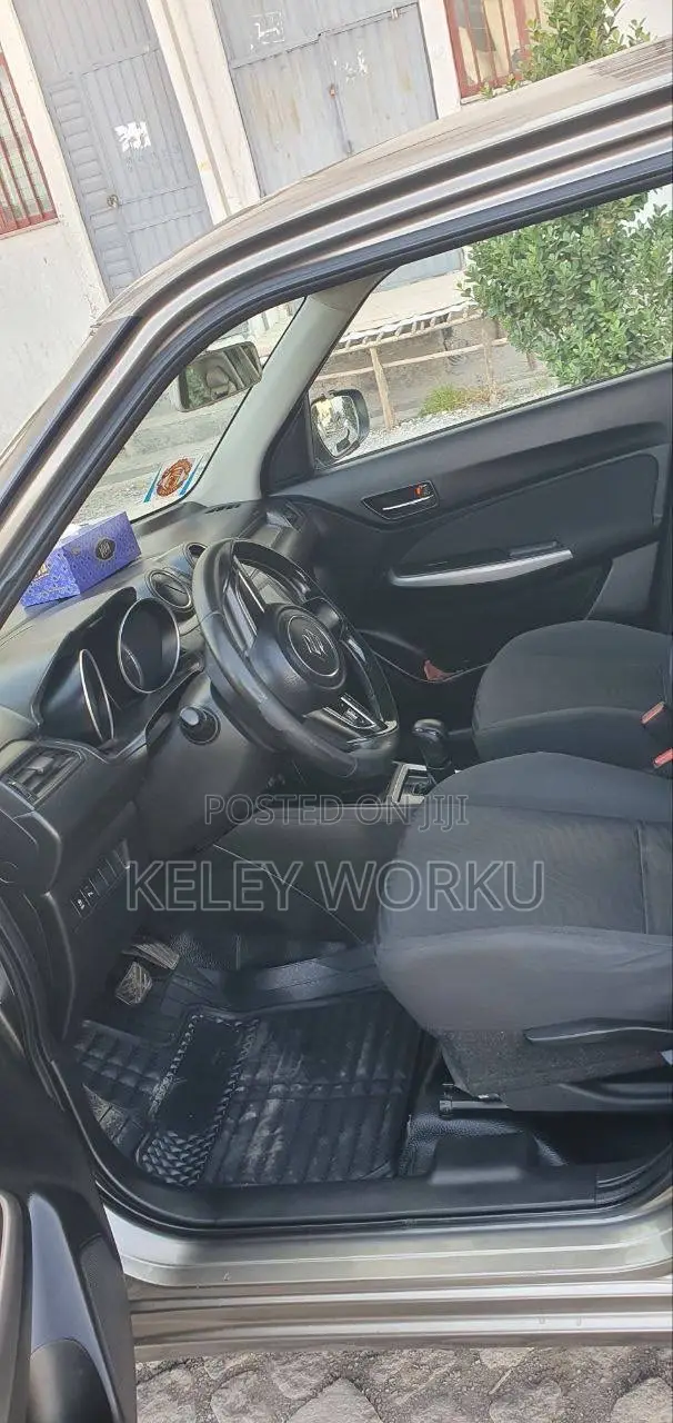 Suzuki Swift 2022 Gray