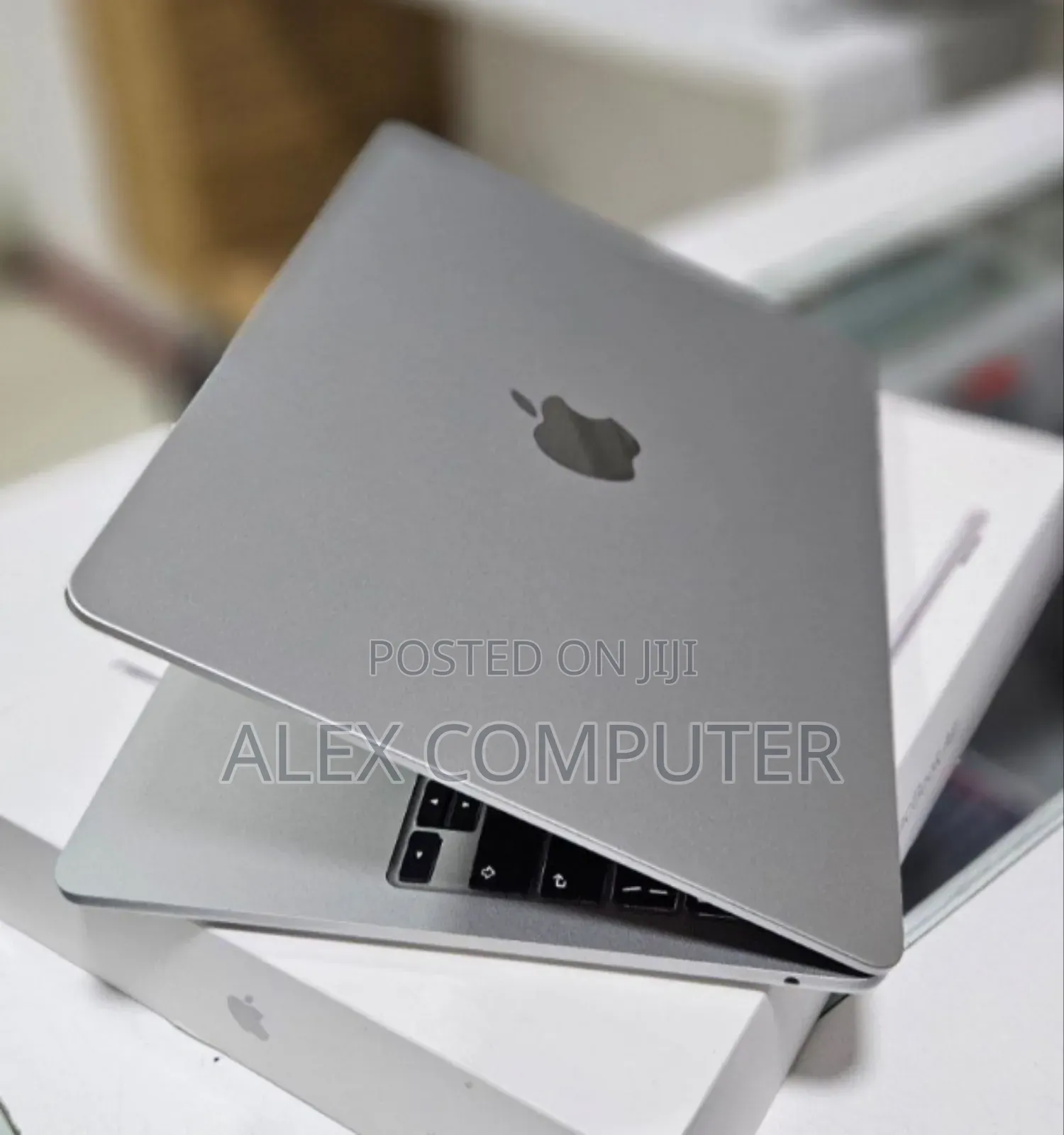 New Laptop Apple MacBook Air 2025 M4 13-inch 16GB Apple M4 SSD 256GB