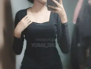 Black Crop at Yoras_shop