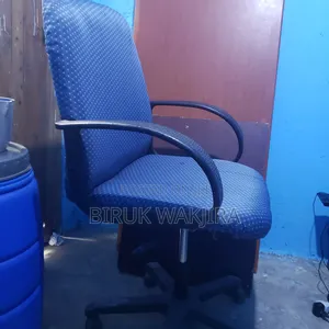 Office Chair and Table Table Size 1.60