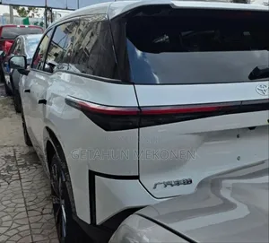 Toyota bZ3 2025 White