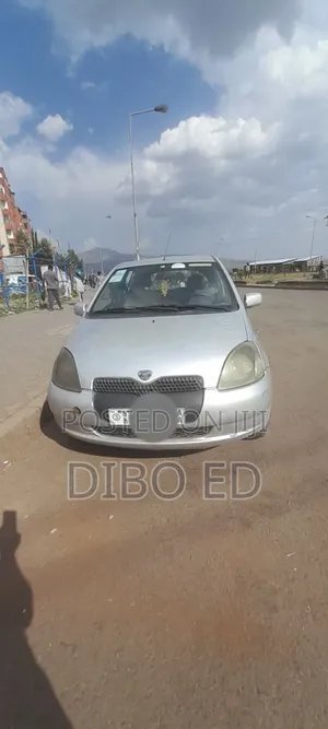 Toyota Vitz 2001 Silver