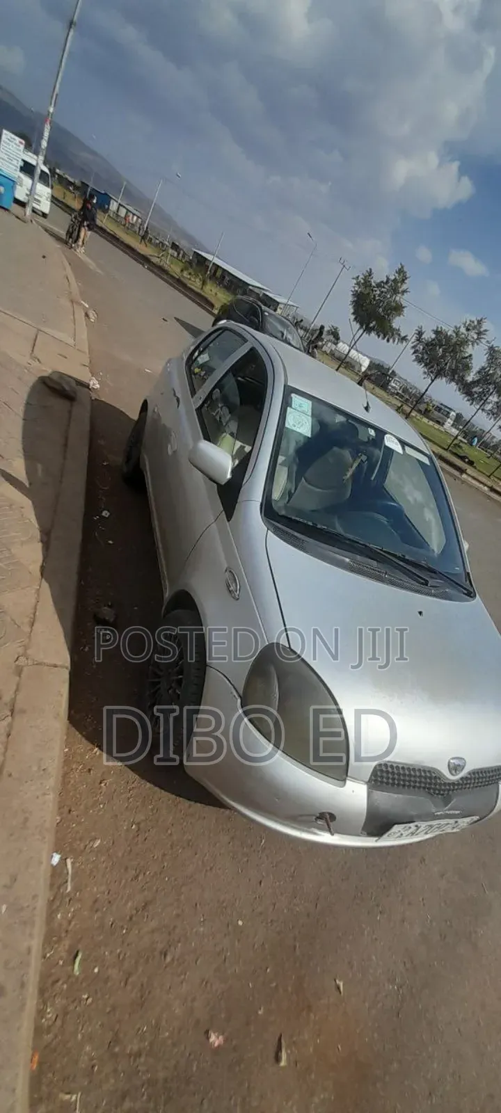 Toyota Vitz 2001 Silver