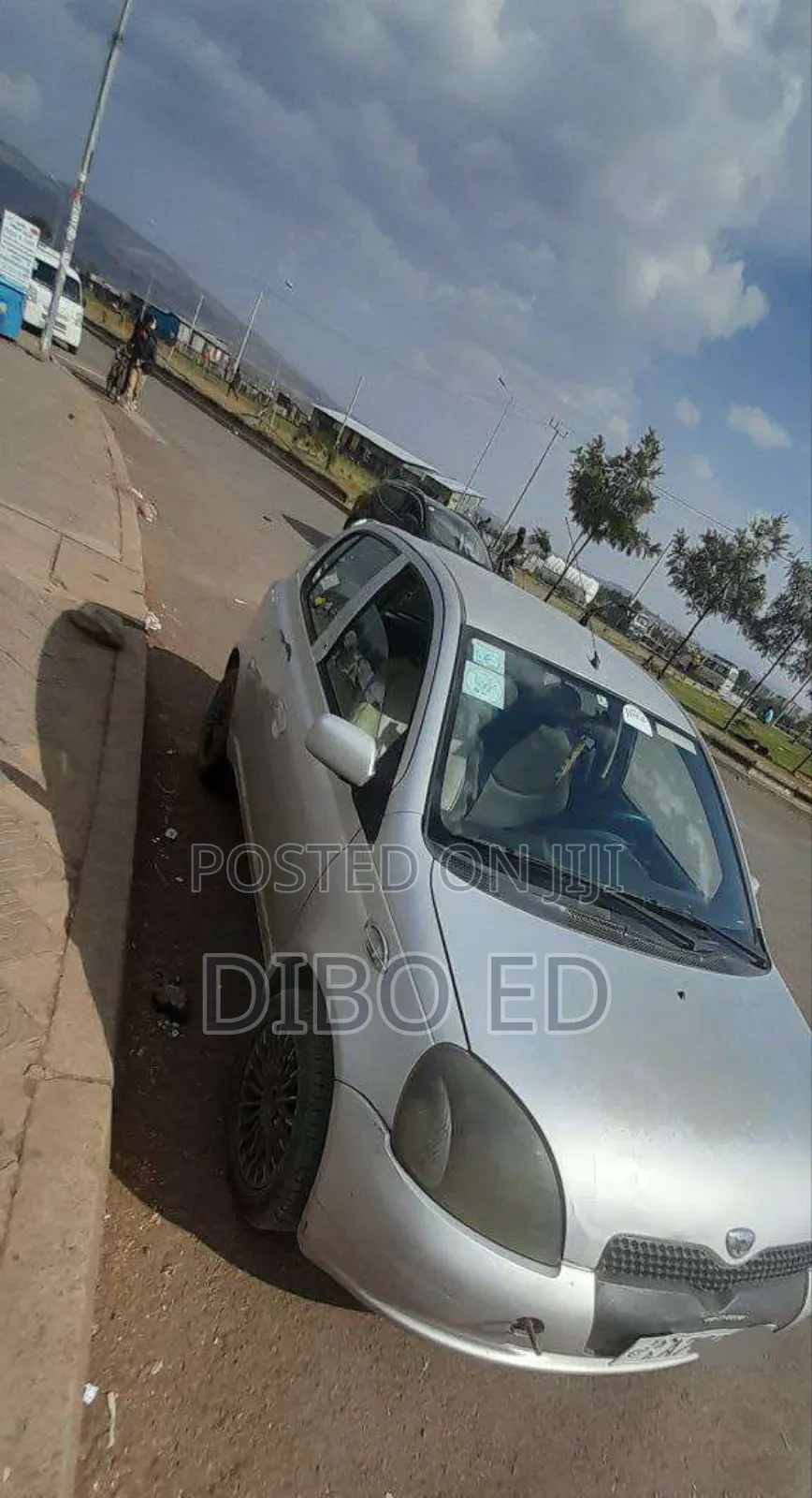 Toyota Vitz 2001 Silver