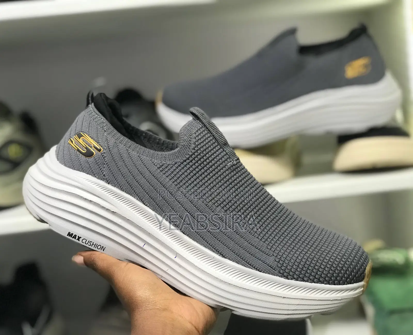 Skechers Max Cushion