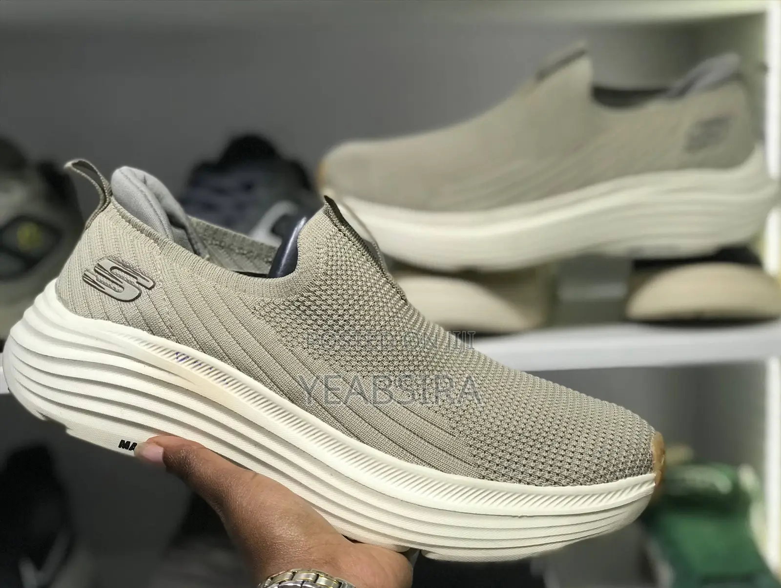 Skechers Max Cushion