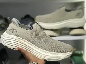 Skechers Max Cushion