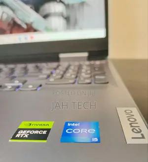 New Laptop Lenovo LOQ 15IRH8 8GB Intel Core i5 SSD 1T