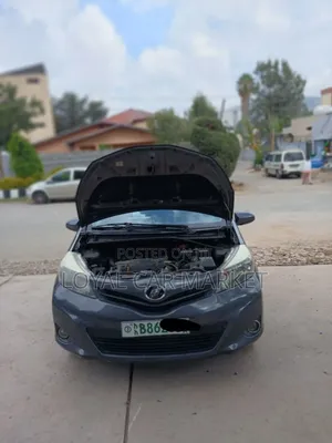 Toyota Yaris 2011 Gray