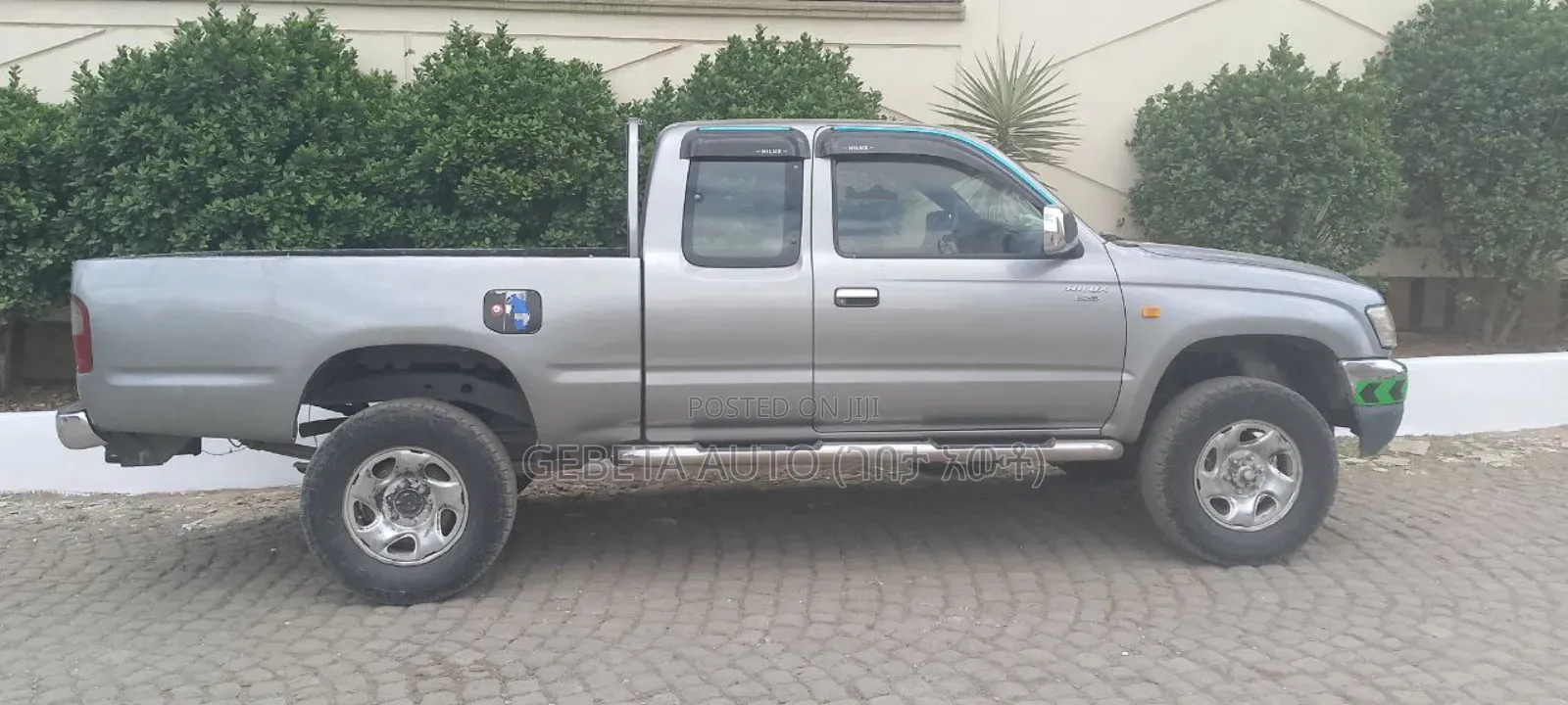Toyota Hilux 2004 Gray