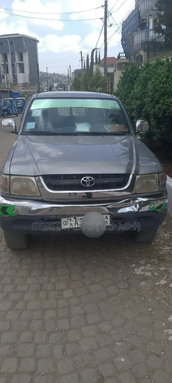 Toyota Hilux 2004 Gray