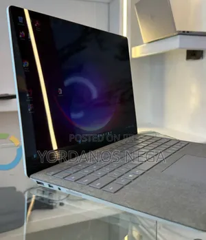 New Laptop Microsoft Surface 8GB Intel Core i5 SSD 256GB