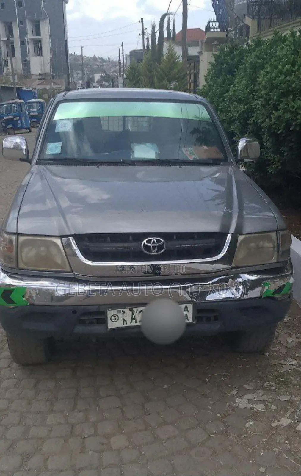 Toyota Hilux 2004 Gray