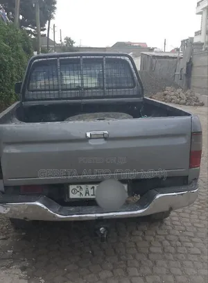 Toyota Hilux 2004 Gray