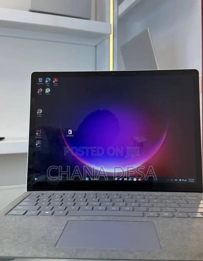 New Laptop Microsoft Surface 8GB Intel Core i5 SSD 256GB