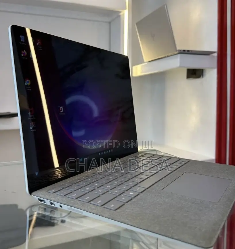 New Laptop Microsoft Surface 8GB Intel Core i5 SSD 256GB