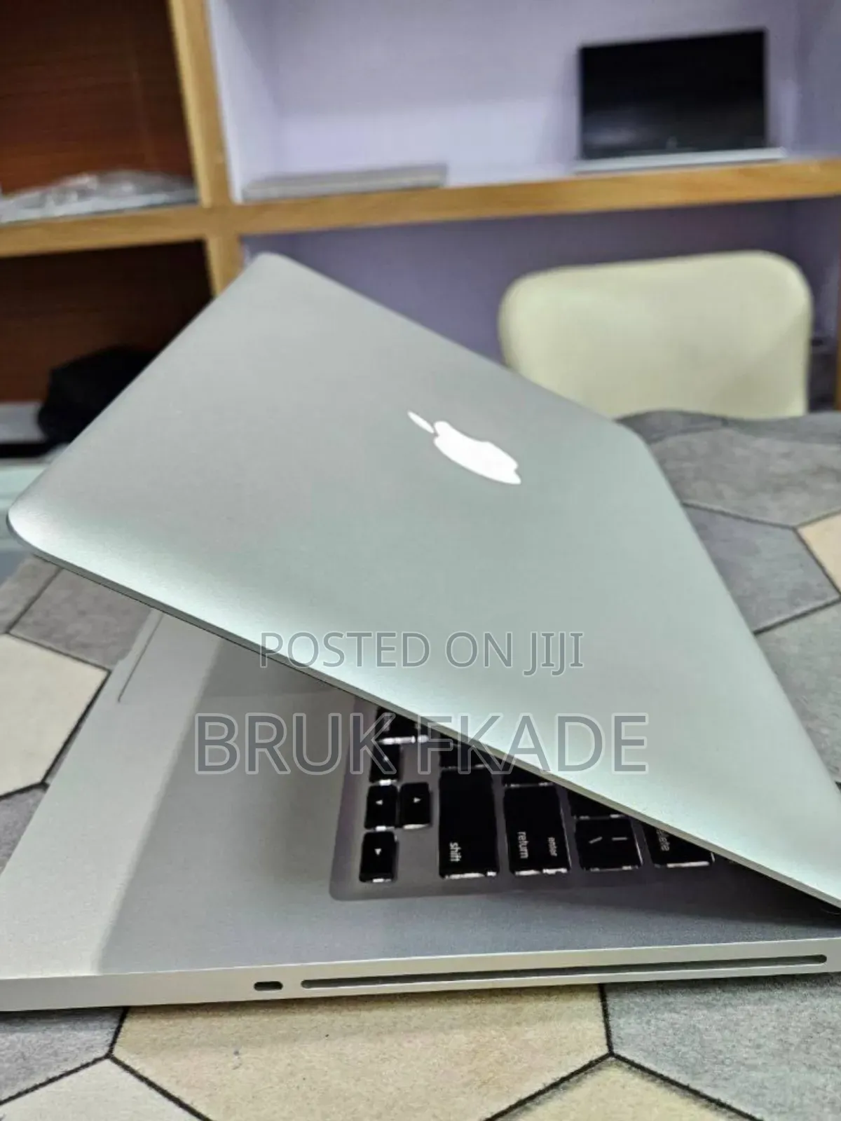 New Laptop Apple MacBook Pro 2012 4GB Intel Core i5 SSD 500GB