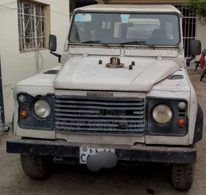 Land Rover Defender 2002 White