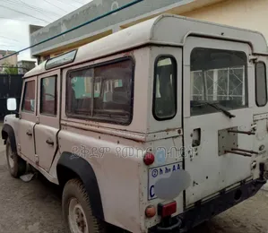 Land Rover Defender 2002 White