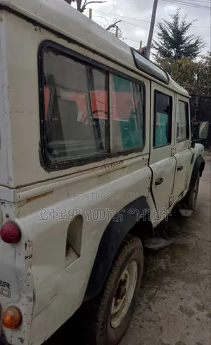 Land Rover Defender 2002 White