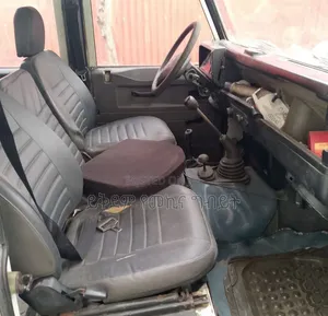 Land Rover Defender 2002 White