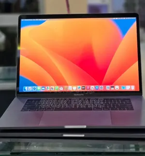 New Laptop Apple MacBook Pro 2017 16GB Intel Core i7 SSD 512GB