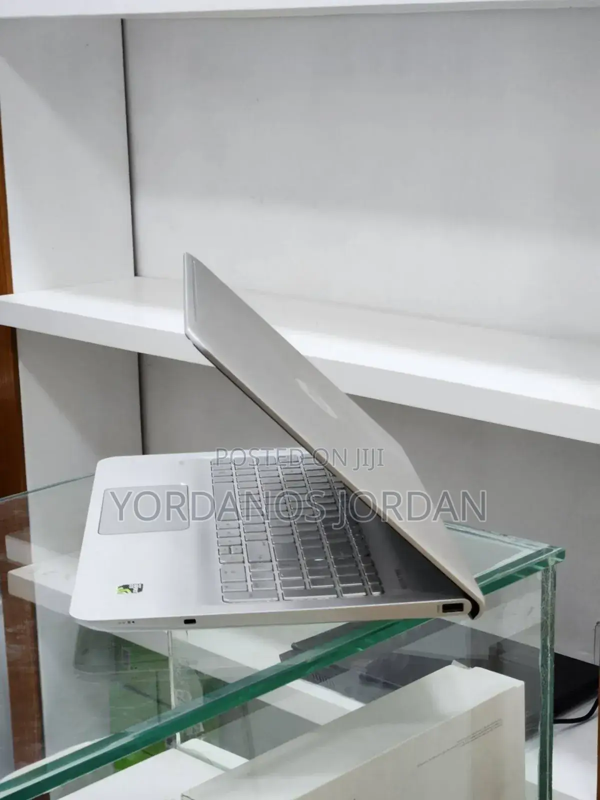 New Laptop HP Envy 15 8GB Intel Core i5 SSHD (Hybrid) 1.5T
