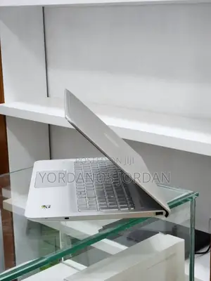 New Laptop HP Envy 15 8GB Intel Core i5 SSHD (Hybrid) 1.5T
