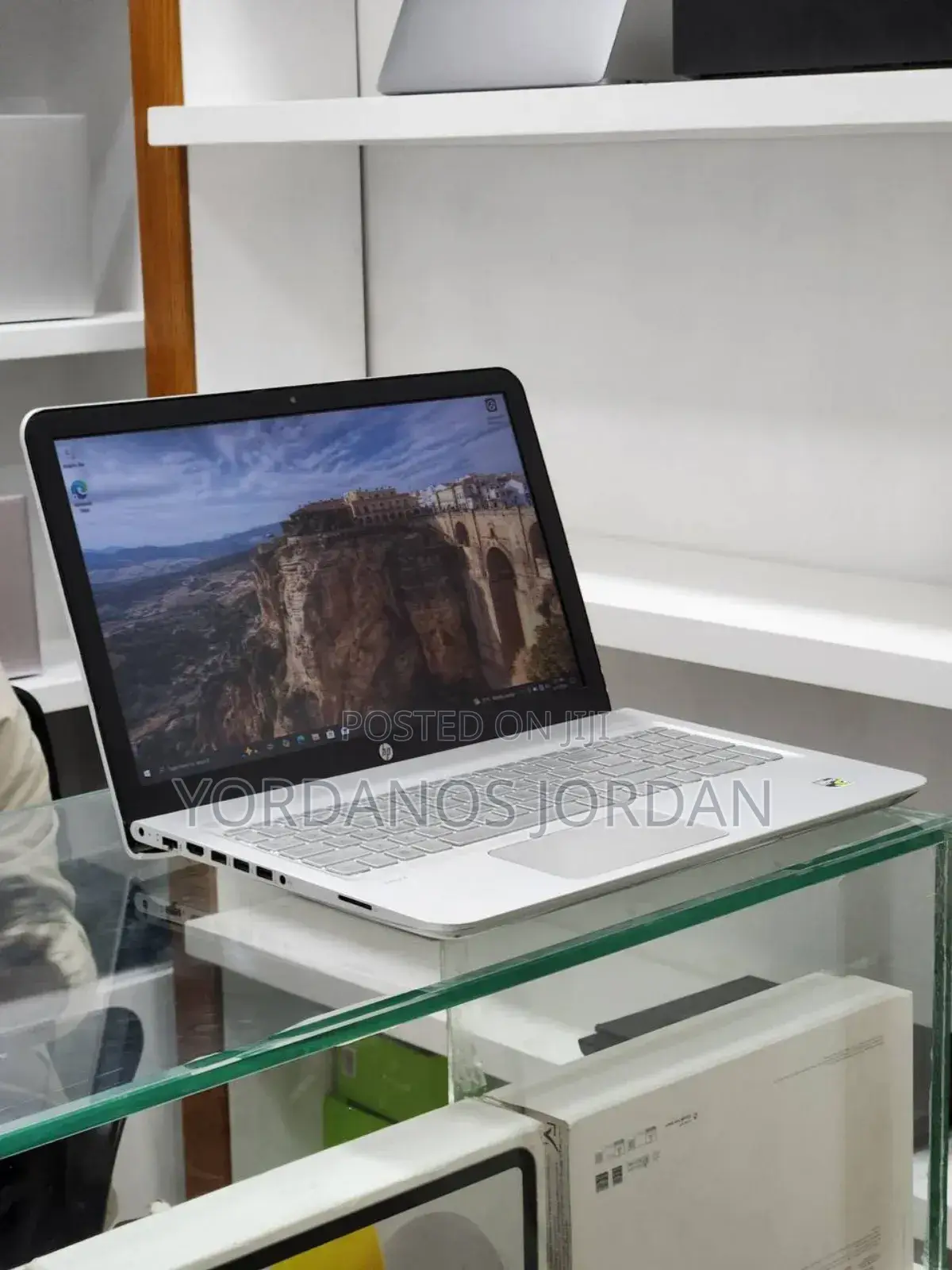New Laptop HP Envy 15 8GB Intel Core i5 SSHD (Hybrid) 1.5T