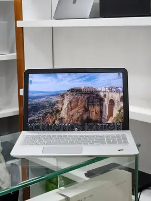 New Laptop HP Envy 15 8GB Intel Core i5 SSHD (Hybrid) 1.5T