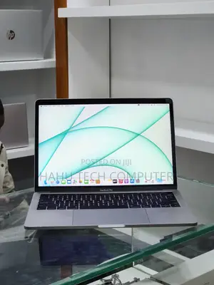 New Laptop Apple MacBook Pro 2019 16GB Intel Core i7 SSD 1T