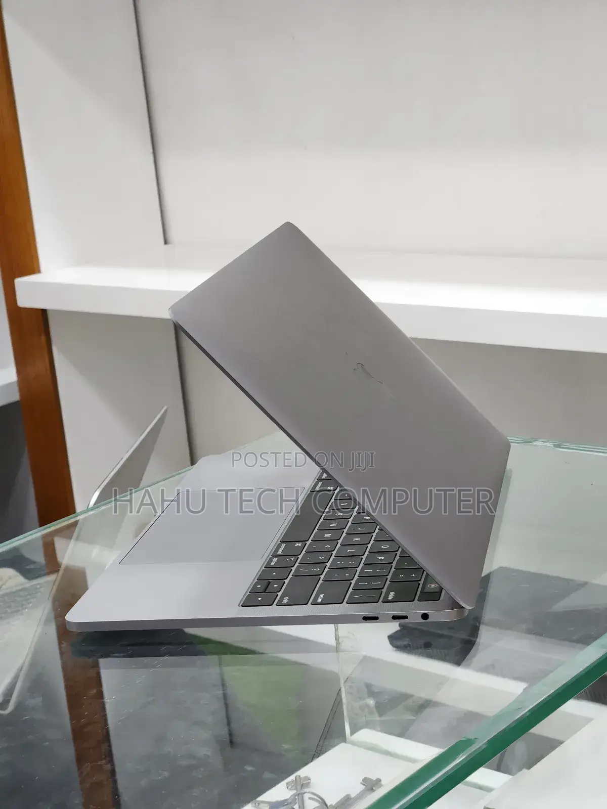 New Laptop Apple MacBook Pro 2019 16GB Intel Core i7 SSD 1T
