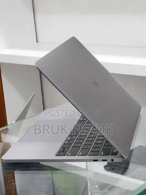 New Laptop Apple MacBook Pro 2019 16GB Intel Core i7 SSD 1T
