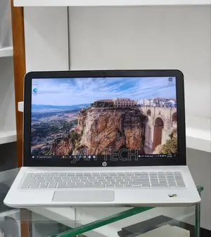 New Laptop HP Envy 15 8GB Intel Core i5 SSHD (Hybrid) 1.5T