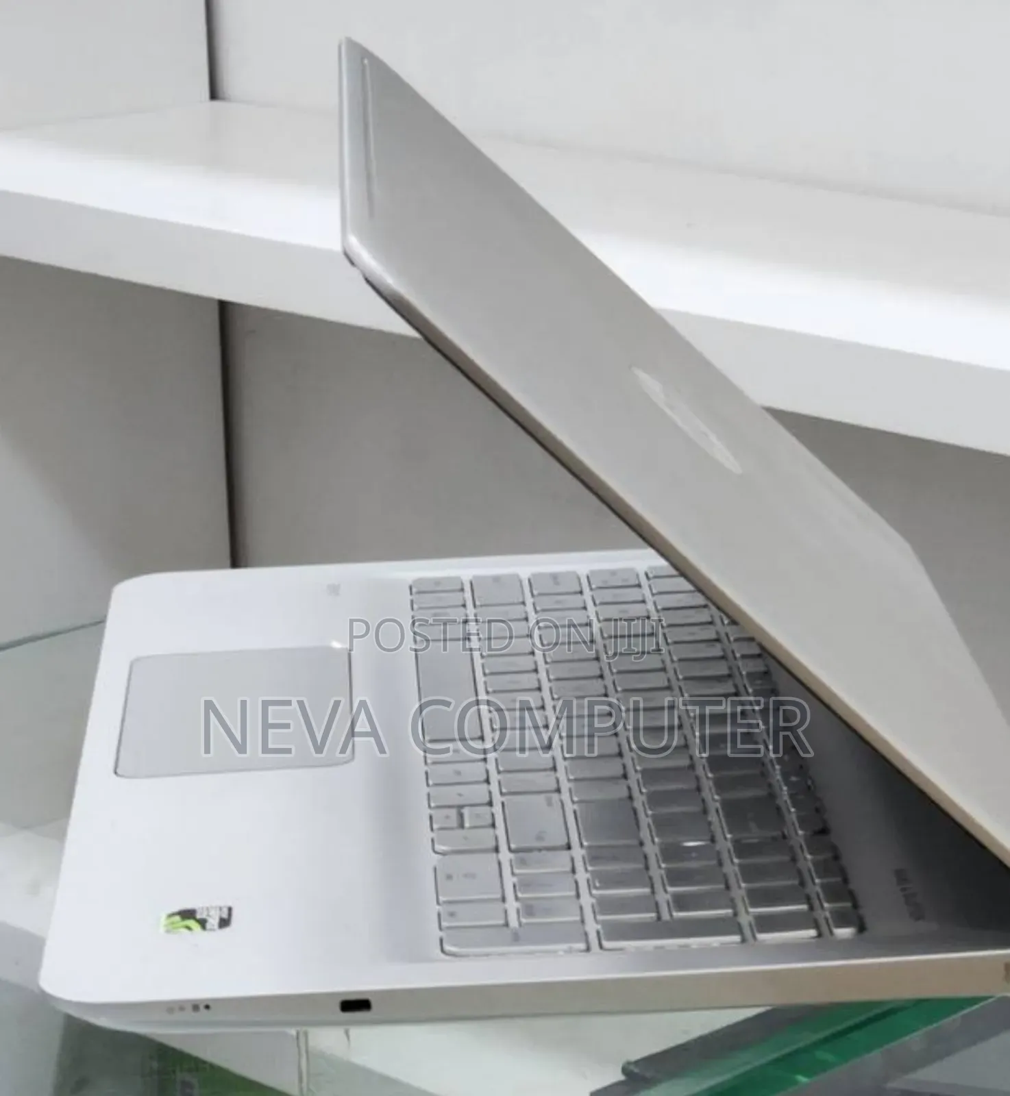 New Laptop HP Envy X360 8GB Intel Core i5 SSD 128GB