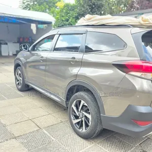 Toyota Rush 2023 Gold