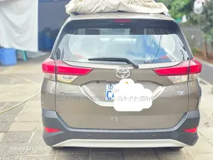 Toyota Rush 2023 Gold