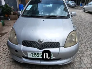 Toyota Vitz 2001 Silver