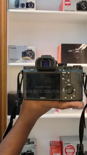 Sony A7 Ll Mirrorless Camera With 28-70mm Kit Lens