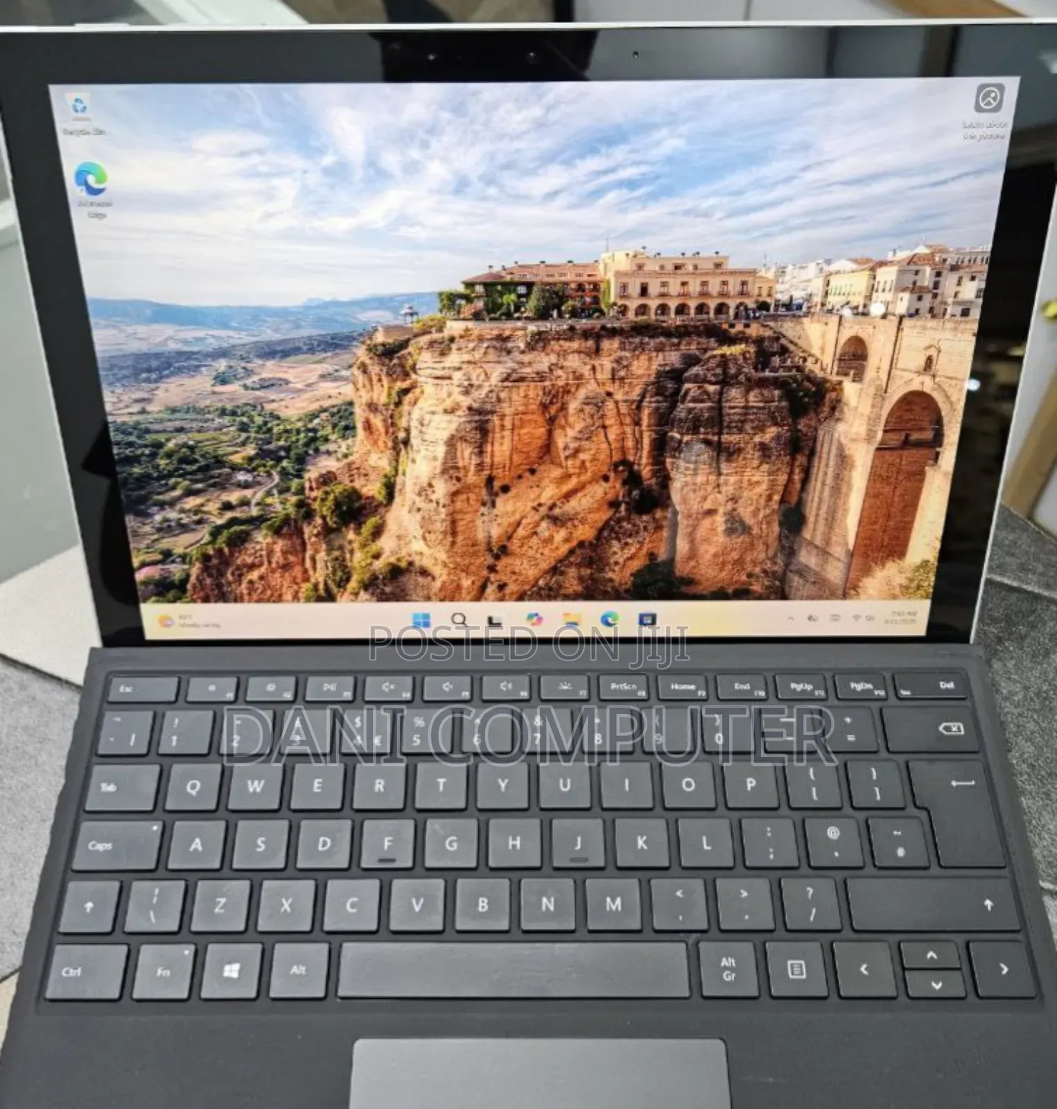 New Laptop Microsoft Surface 16GB Intel Core i7 SSD 256GB